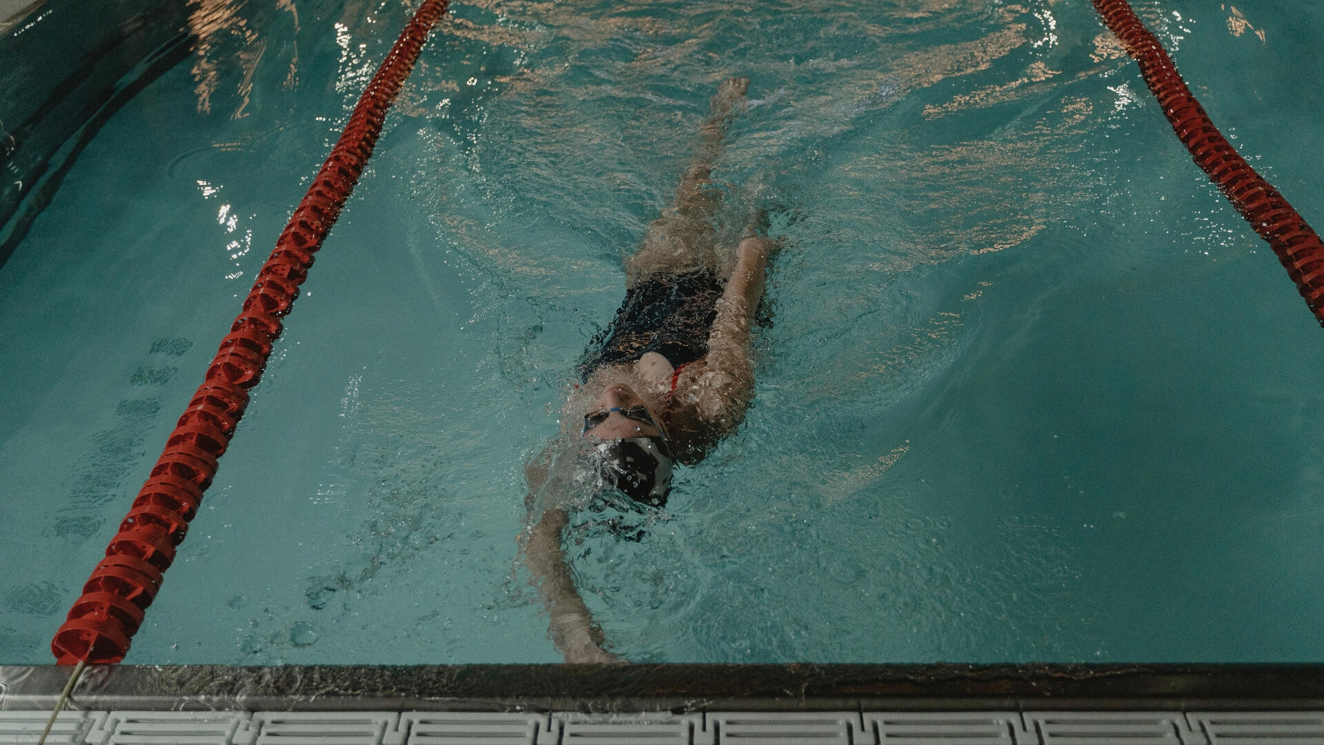 Adult swimming in coaching lessons